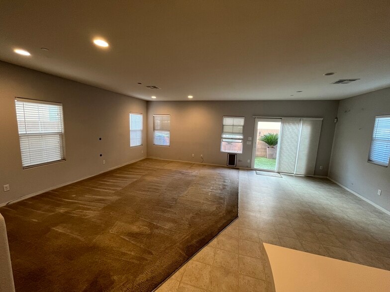 Launge - 401 Ambitious St