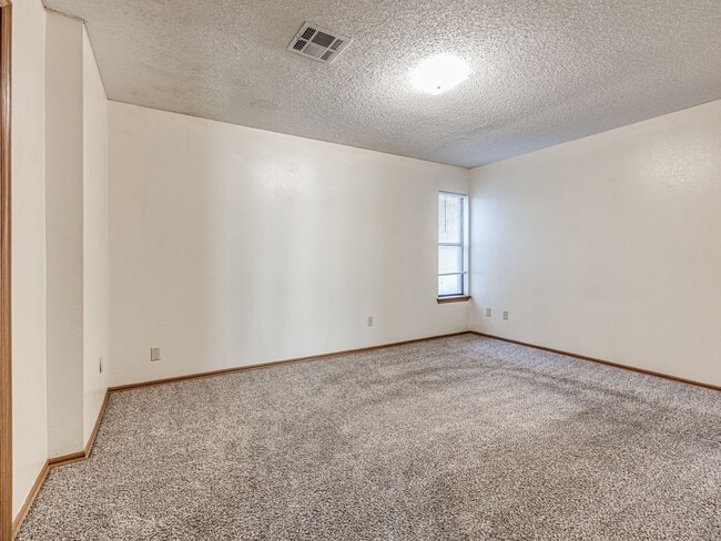 Building Photo - Charming 2 bed 2 bath duplex in Norman