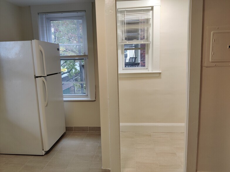 Building Photo - 8 Barrows St