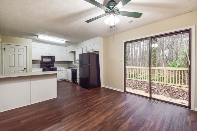 Building Photo - Charming 3-Bedroom Home