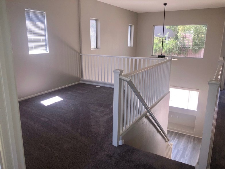 Building Photo - 705 Respectful Ridge Ave