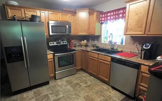 Building Photo - Cute 3 bed 1.5 bath, fenced yard, perfect ...