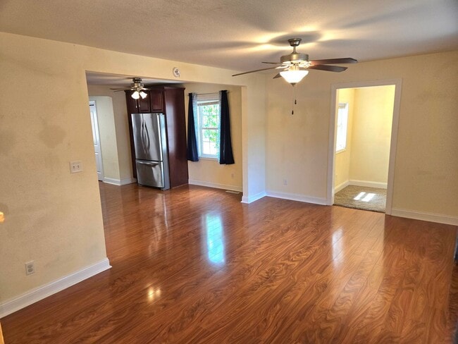 Building Photo - Beautiful Move-In Ready Single Family Home!