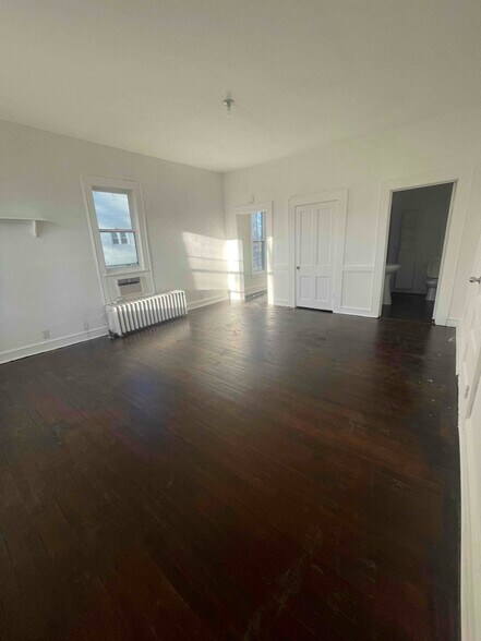 Building Photo - 311 S Main St