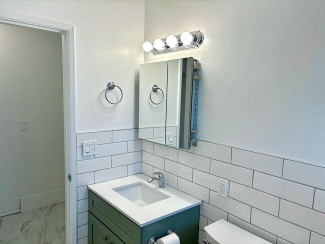 Building Photo - HALPC04