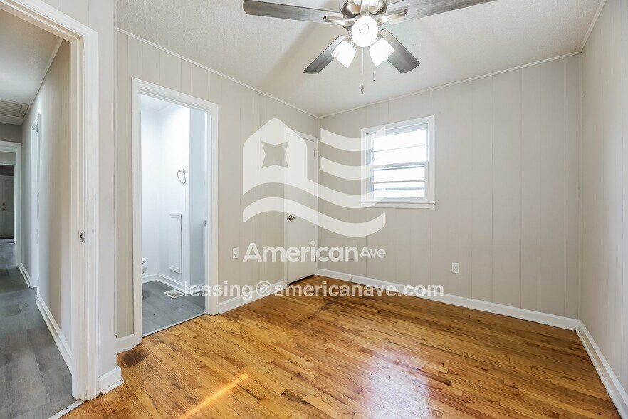 Building Photo - 643 Woodvale Rd