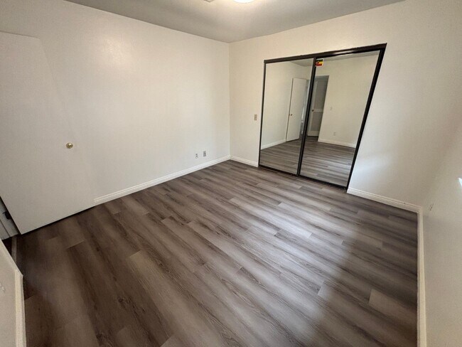 Building Photo - 2 Br/2 Ba. Condo on 2nd fl.