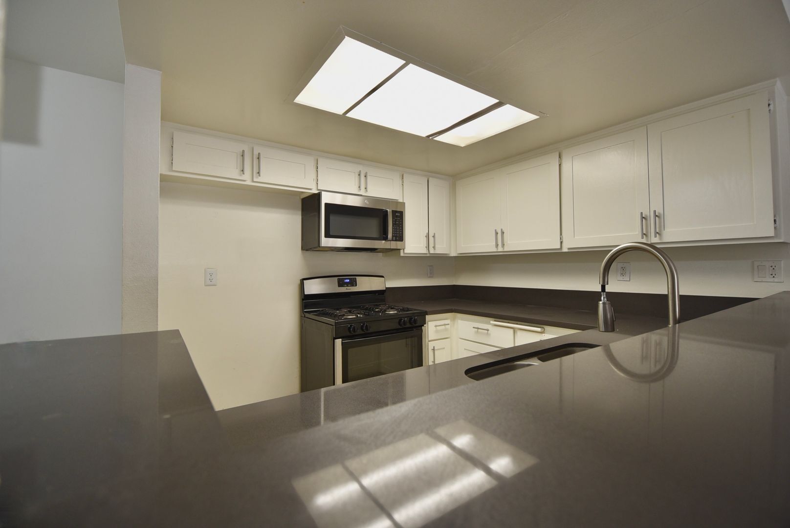 Building Photo - 6401 Riverton Ave