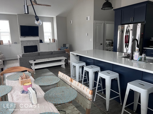 Building Photo - 4154 SE Inlet Ave