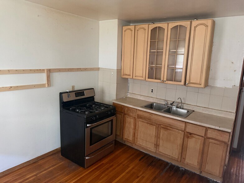 Building Photo - 1148 St Vincent St