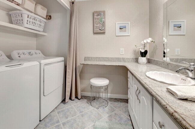 Building Photo - 22192 Rim Pointe