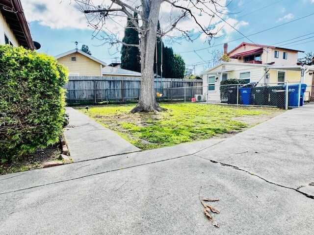 Building Photo - 25225 Eshelman Ave