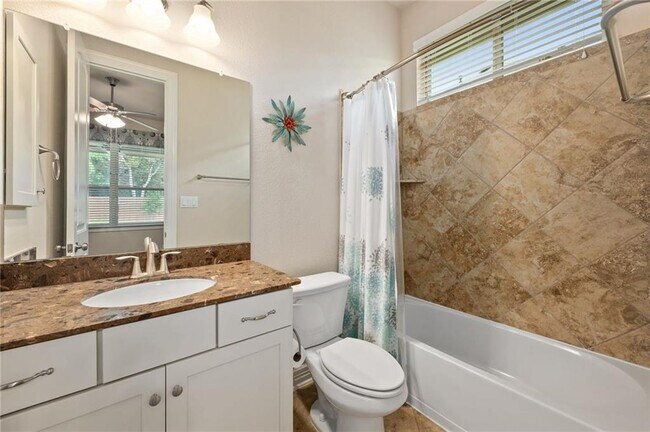 Building Photo - 205 Lake Como Dr