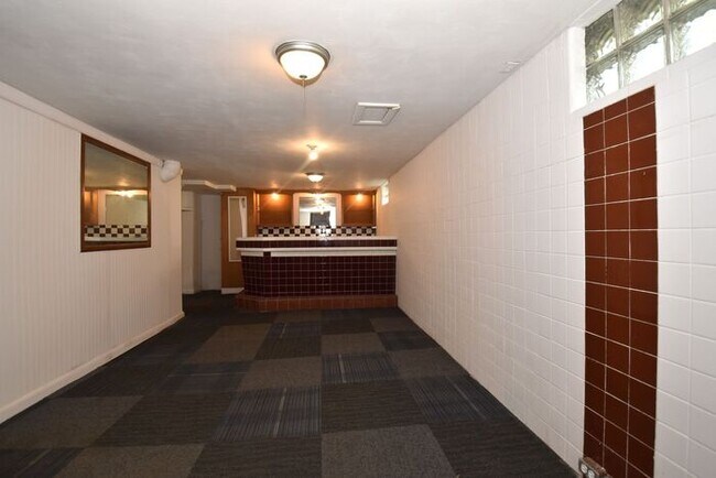 Building Photo - Mishawaka- near Bethel University, shoppin...