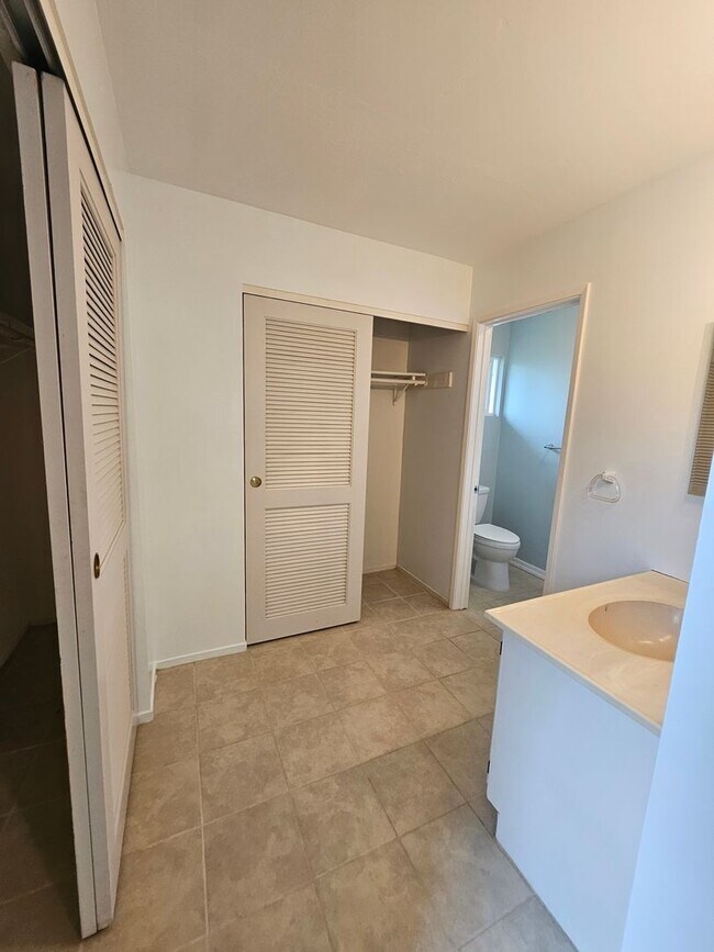 Building Photo - Beautiful 4 Bedroom 2 Bath House