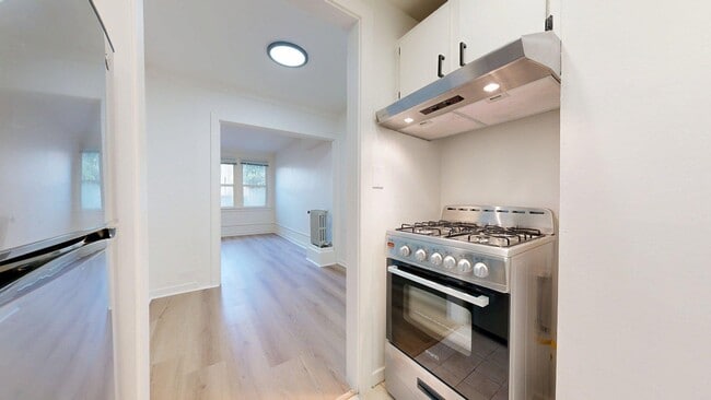 Building Photo - 1053 Bush St