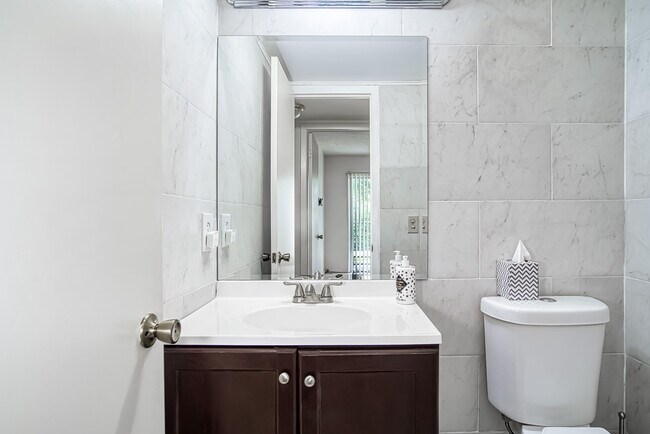 Building Photo - 438 Mansfield K