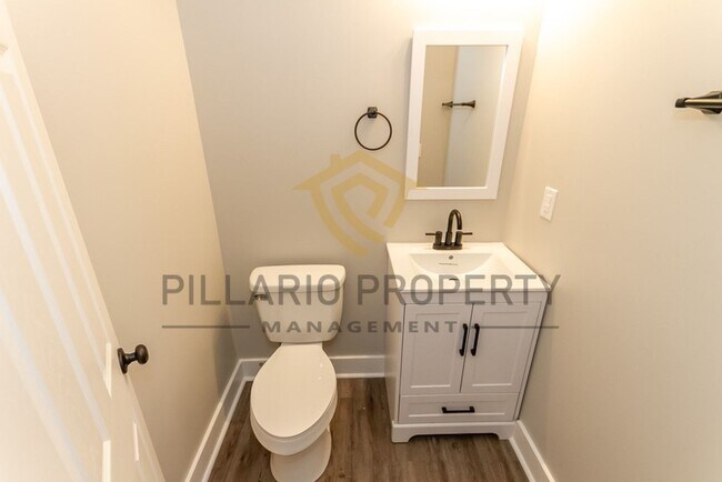 Building Photo - Charming 3-Bedroom Bungalow Near Garfield ...