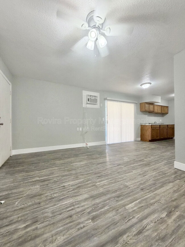 Building Photo - 2107 Bonneville Dr