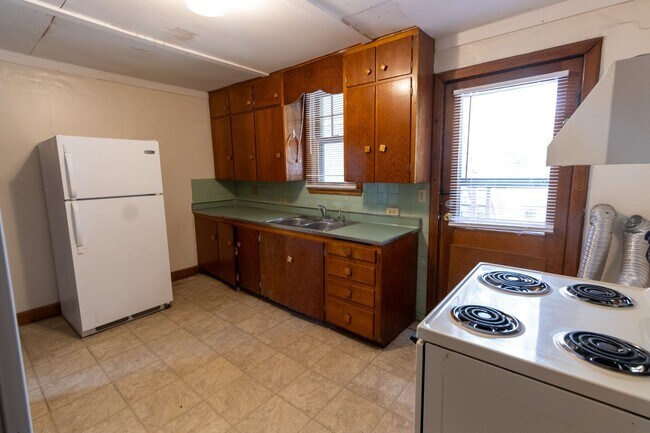 Building Photo - 1403 Hinkson Ave