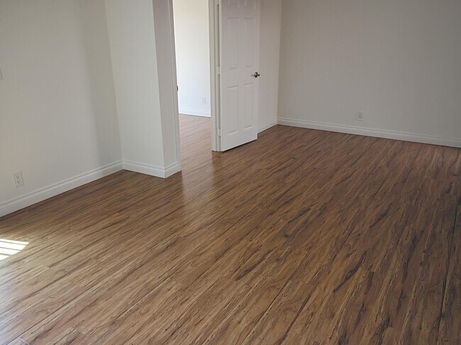 Building Photo - 4901 Heil Ave