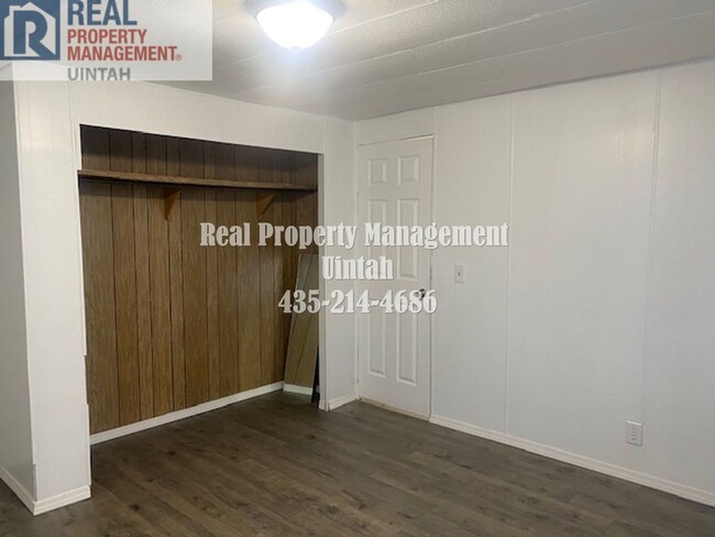 Building Photo - Myton Trailer Home