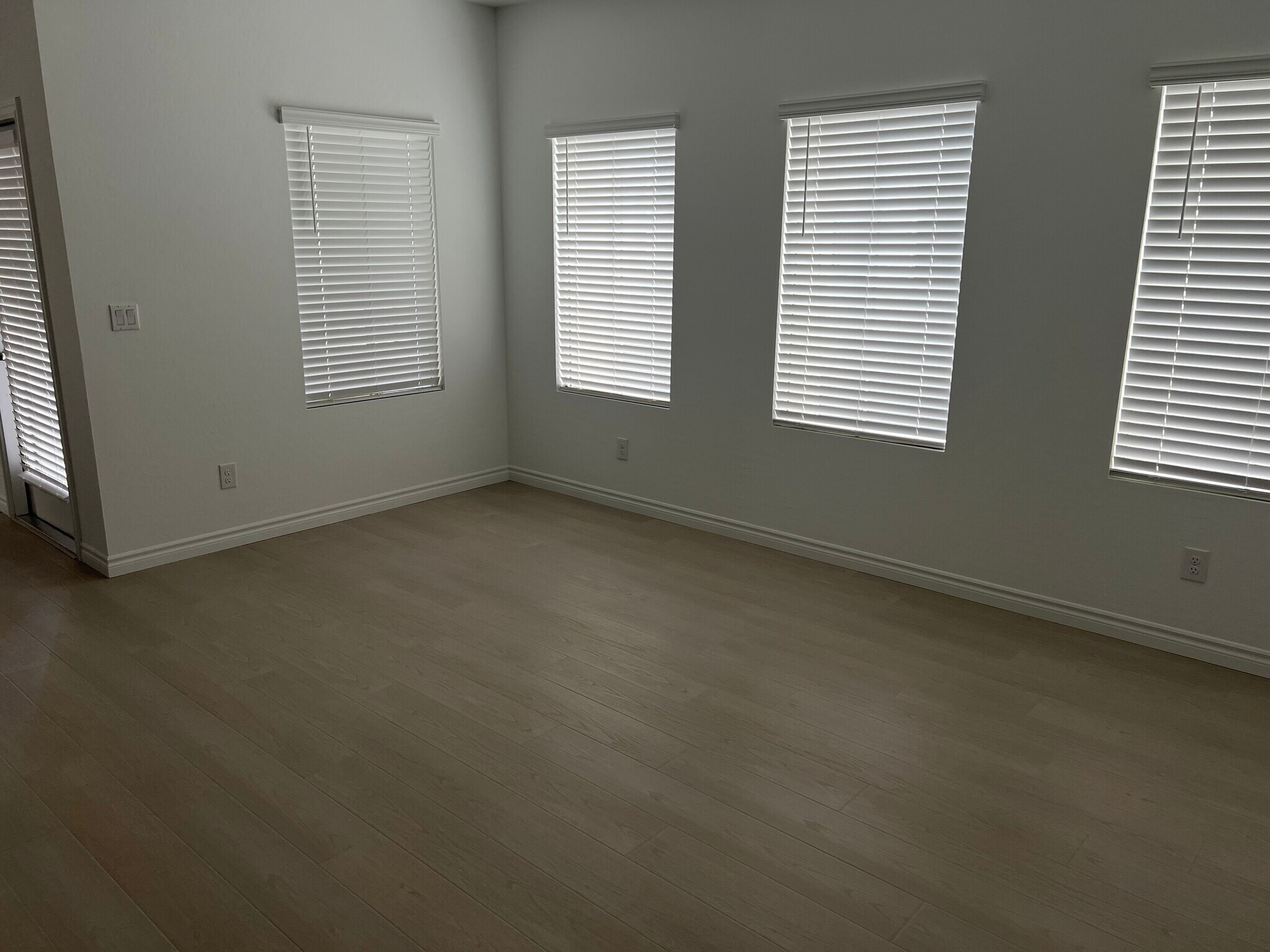 Building Photo - 600 N Carriage Hill Dr