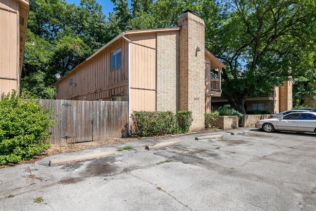 Building Photo - Renovated 1 bedroom in desirable midtown T...