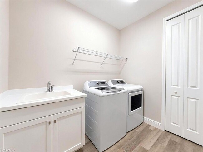 Building Photo - 2295 Marquesa Cir
