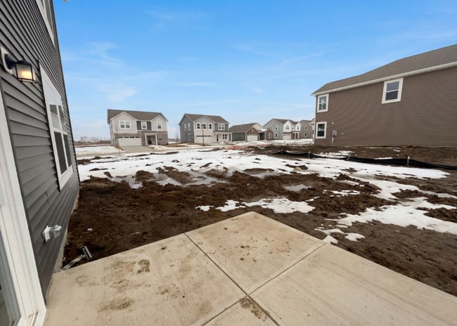 Building Photo - 2415 Fir Dr