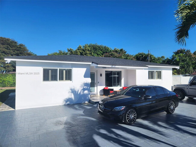 Primary Photo - 4301 SW 85th Ave