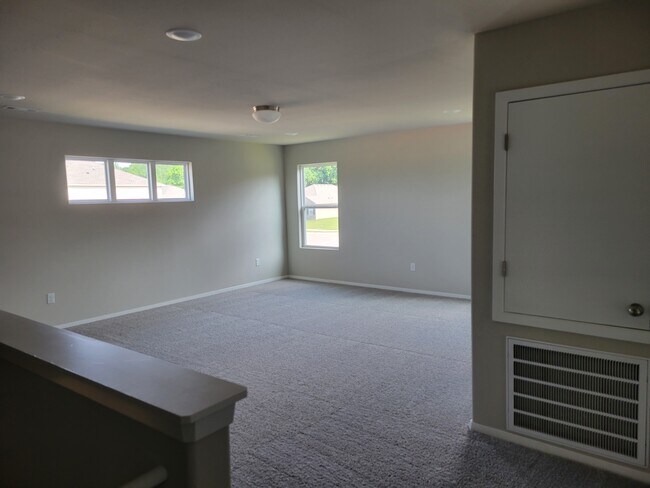 Building Photo - 2449 N Gooseberry Ln