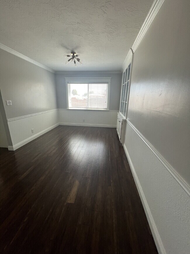 Building Photo - "Spacious 4-Bed Oasis with 3.5 Baths in Charming St. George!"