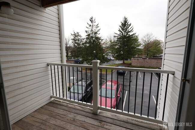 Building Photo - 421 Waterford Dr