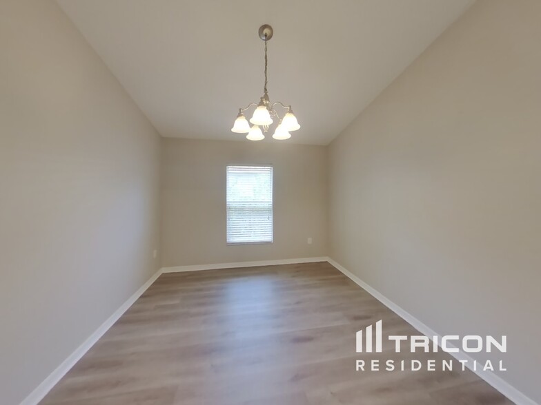 Building Photo - 2220 Colville Chase Dr