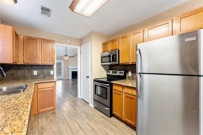 Building Photo - 5622 Village Park Dr
