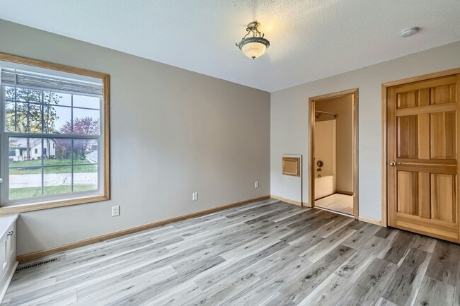 Building Photo - 12740 Eveleth Path