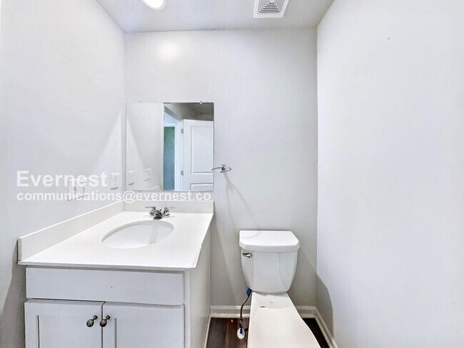 Building Photo - Limited Time Special Offer! / Lovely 3-Bedroom Home with Hookups / Pet-Friendly / Available Now!