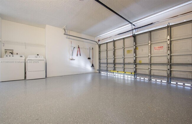 Building Photo - 4295 Greenbriar Ln