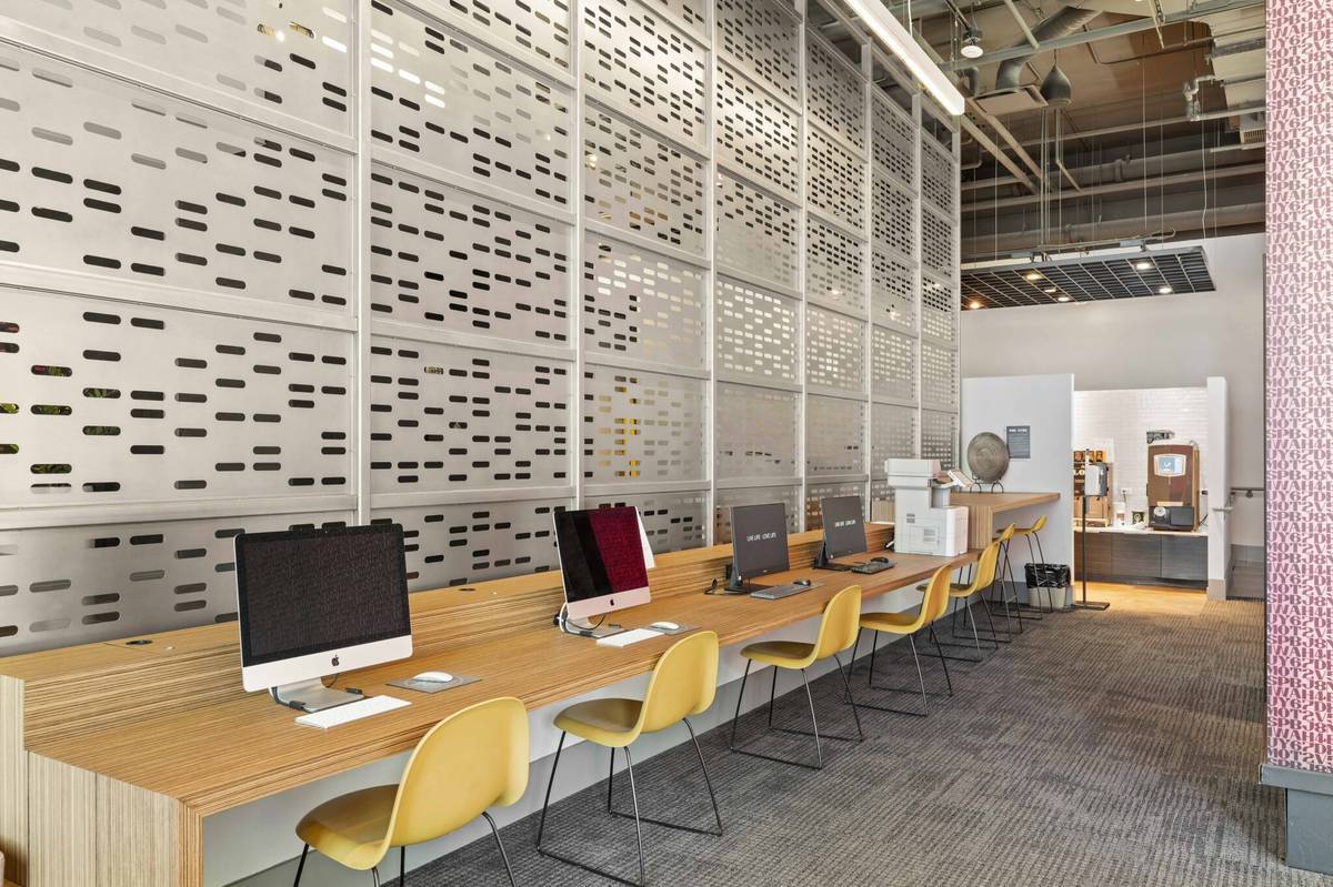 Building Photo - 958 S Clark St