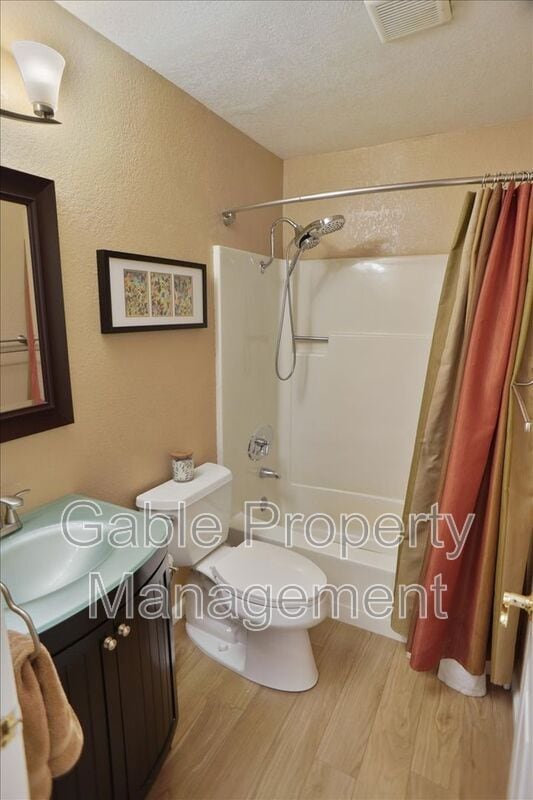 Building Photo - 15845 Rosehaven Ln