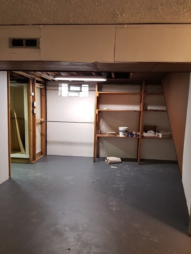 Building Photo - 1046 Leslie Ln