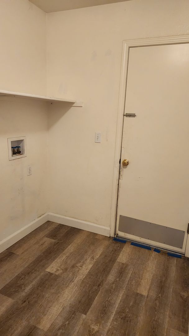 Building Photo - 5921 Begonia Ct