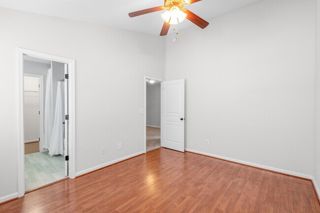 Building Photo - 558 Calen Ln