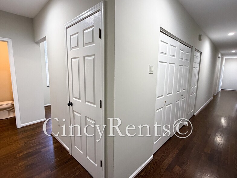 Building Photo - 422 Clark St