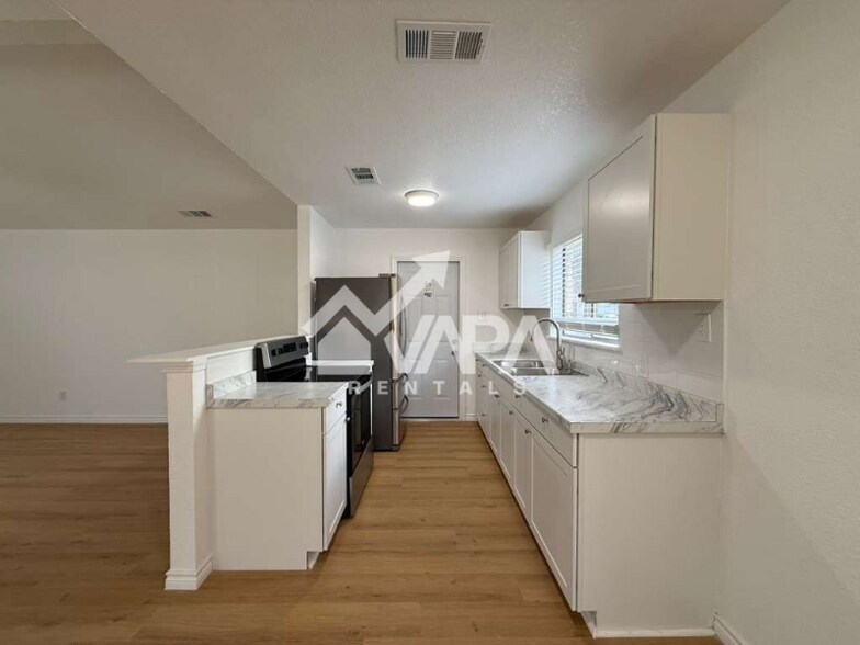 Building Photo - 222 Kerry Brook Dr