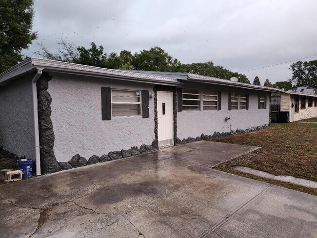 Building Photo - 4719 W Wallace Ave