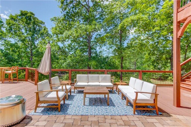 Building Photo - 2870 Roanoke Rd