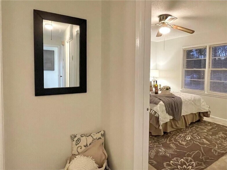 Building Photo - 4457 Frontier Way NE