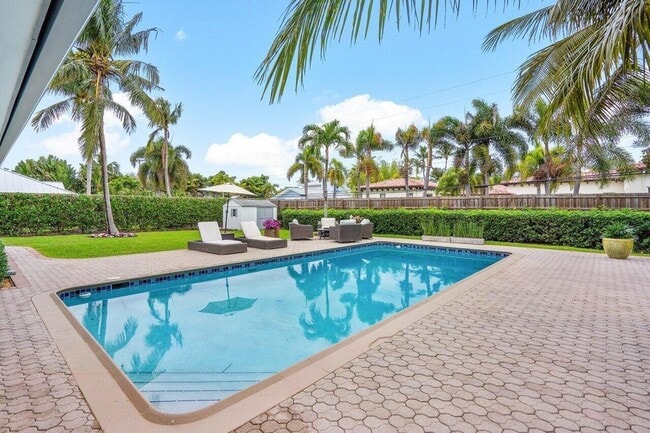 Building Photo - 2021 NW 3rd Ave